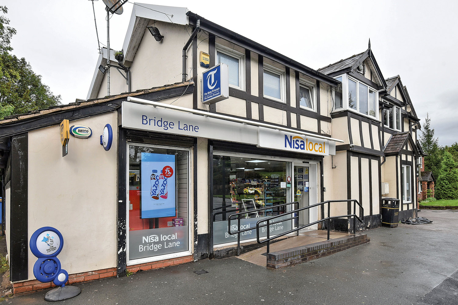 Nisa Local Bramhall Bridge Lane exterior