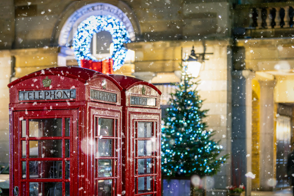 Low Christmas prices boost supermarkets