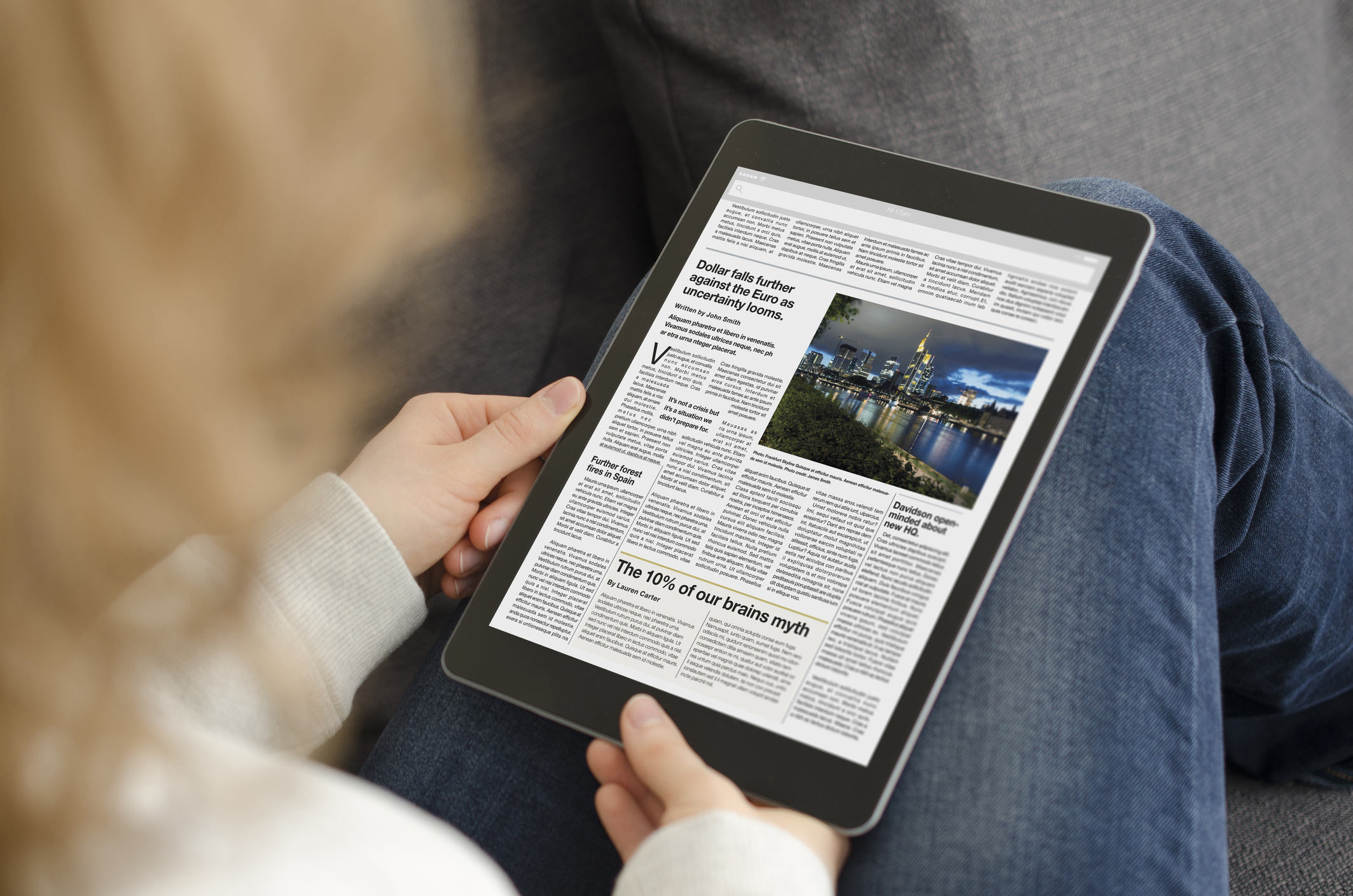 Digital newspaper subscriptions news app tablet