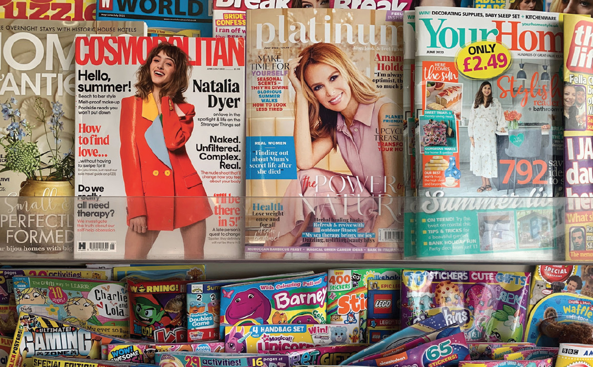 Magazines display shelf generic