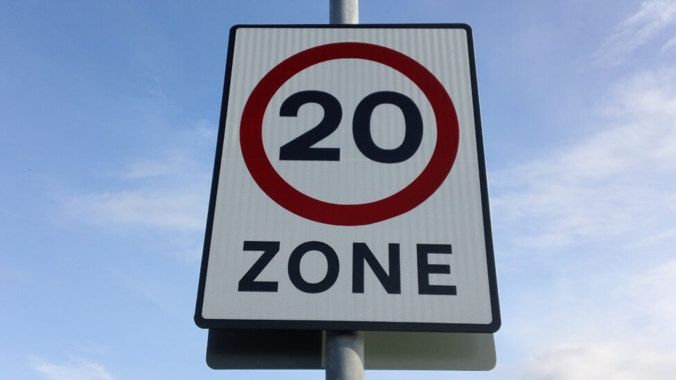 20mph speed limit road sign wales welsh zone law